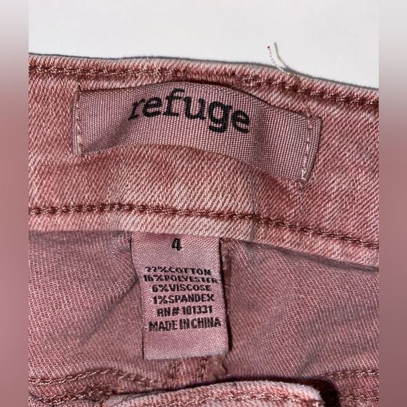 Refuge Shorts - Picture 8 of 9